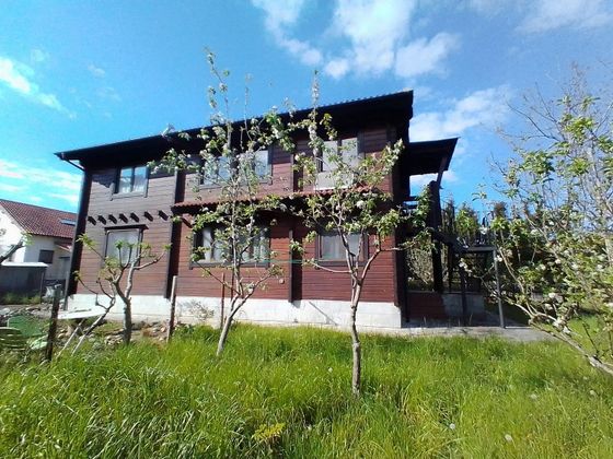 Foto 1 de Casa en venda a barrio El Llano de 6 habitacions amb jardí i calefacció
