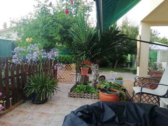 Foto 2 de Casa en venda a calle Dordoniz de 3 habitacions amb piscina i jardí