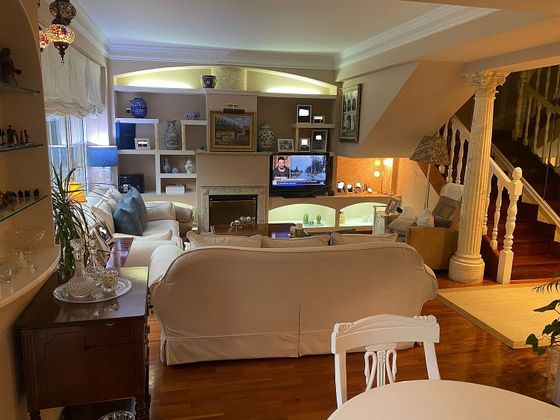 Foto 2 de Casa adossada en venda a calle Salbatierrabide de 4 habitacions amb terrassa i garatge