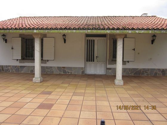 Foto 2 de Venta de chalet en calle Lg Covo de 4 habitaciones con terraza y jardín