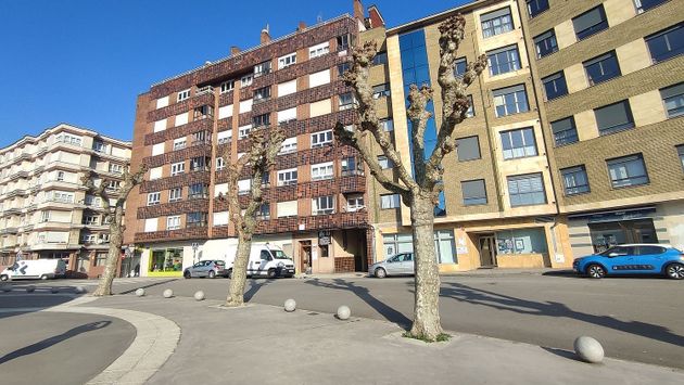 Foto 1 de Pis en venda a calle Ramon y Cajal de 3 habitacions amb terrassa i calefacció