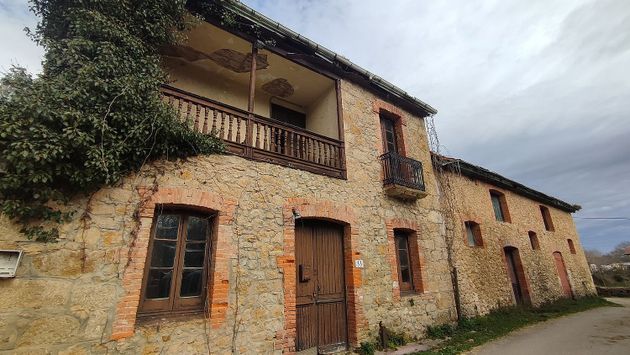 Foto 1 de Venta de casa adosada en calle La Cogolla de 3 habitaciones con garaje y jardín