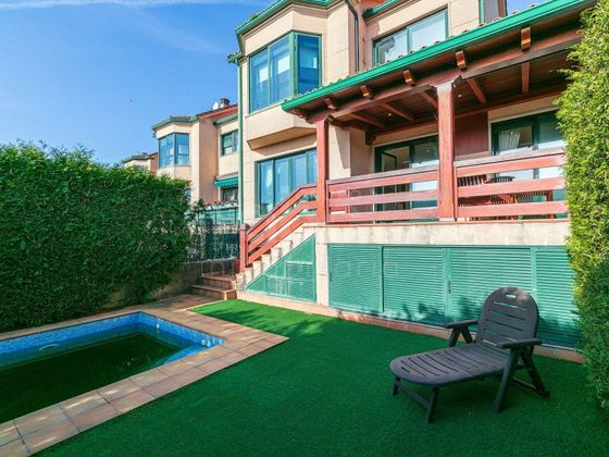 Foto 2 de Casa adossada en venda a Nigrán de 5 habitacions amb terrassa i piscina