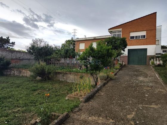 Foto 1 de Xalet en venda a Trobajo del Camino de 5 habitacions amb terrassa i garatge