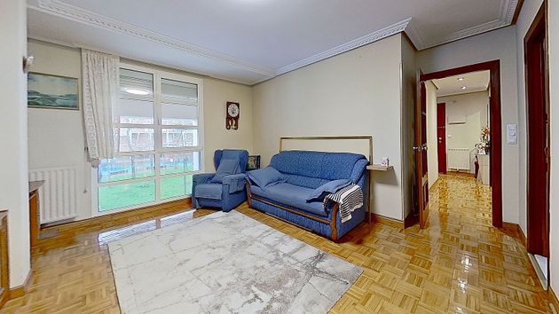 Foto 2 de Venta de piso en Intxaurrondo de 1 habitación con garaje y calefacción