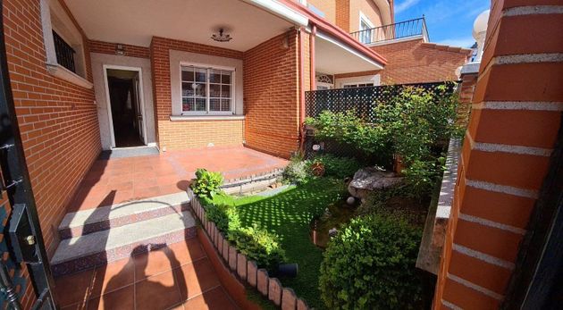 Foto 1 de Casa en venda a Laguna de Duero de 3 habitacions amb terrassa i garatge