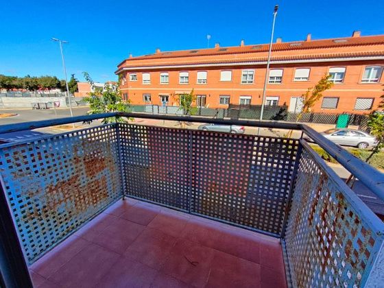 Foto 2 de Dúplex en venda a calle Margarita Nelken de 2 habitacions amb terrassa i piscina