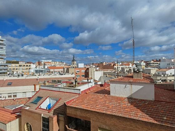 Foto 2 de Pis en venda a Centro - El Pilar de 4 habitacions amb terrassa i aire acondicionat
