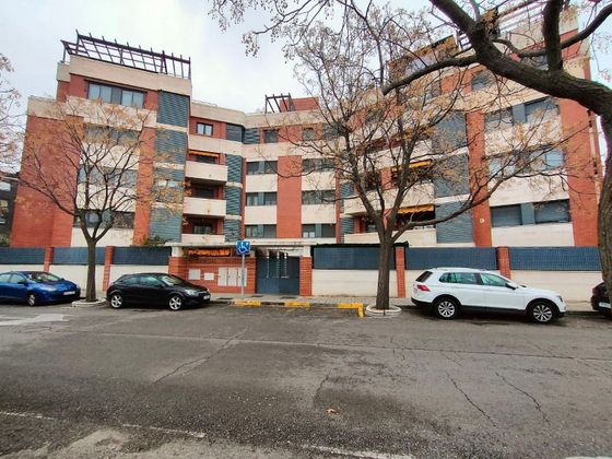 Foto 2 de Venta de piso en avenida De Los Descubrimientos de 2 habitaciones con terraza y piscina