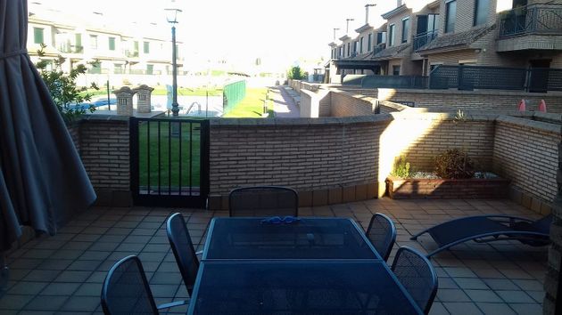 Foto 1 de Venta de casa en Trobajo del Camino de 4 habitaciones con terraza y piscina