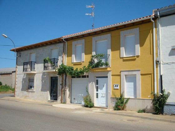 Foto 1 de Casa en venda a Valdefuentes del Páramo de 3 habitacions amb terrassa i garatge