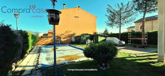 Foto 2 de Chalet en venta en Palazuelos de Eresma de 3 habitaciones con terraza y piscina