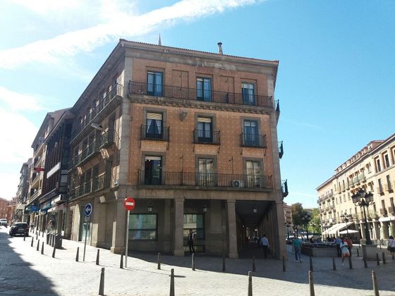 Foto 2 de Piso en venta en Centro - Segovia de 5 habitaciones con terraza y balcón