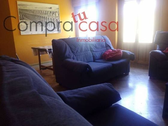 Foto 2 de Dúplex en alquiler en Centro - Segovia de 5 habitaciones con muebles y balcón