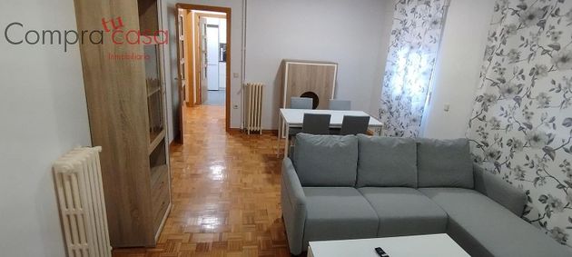 Foto 1 de Piso en alquiler en Centro - Segovia de 2 habitaciones con muebles y calefacción