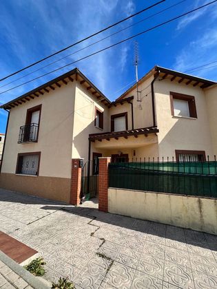 Foto 1 de Casa en venda a Cebreros de 5 habitacions amb garatge i balcó