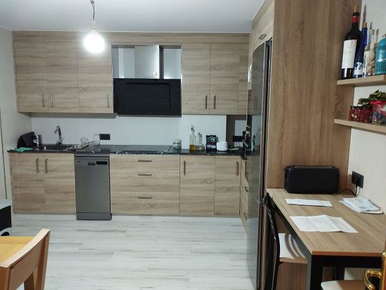 Foto 1 de Piso en venta en Pontedeume de 3 habitaciones con garaje y calefacción