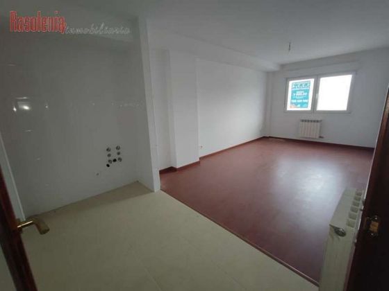 Foto 1 de Venta de piso en calle Villadóniga de 1 habitación con garaje y calefacción