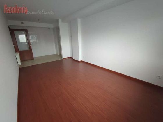 Foto 2 de Venta de piso en calle Villadóniga de 1 habitación con garaje y calefacción