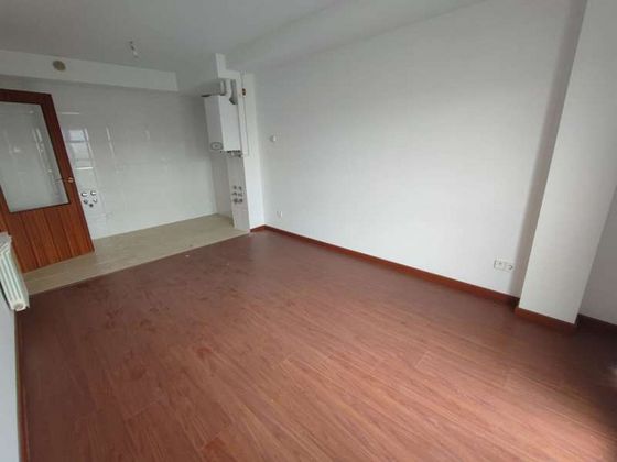 Foto 2 de Venta de piso en calle Villadóniga de 1 habitación con garaje y calefacción
