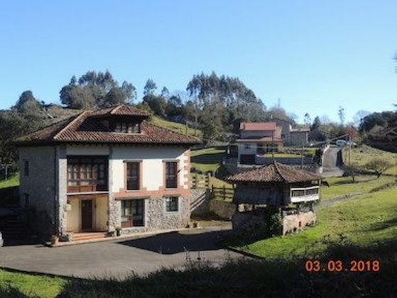 Foto 2 de Venta de casa rural en calle Frieres de 4 habitaciones con terraza y jardín