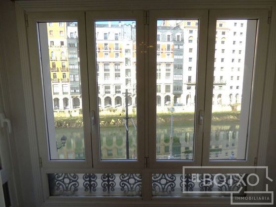 Foto 2 de Pis en venda a Casco Viejo de 4 habitacions amb balcó i calefacció