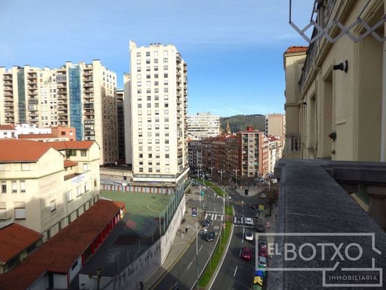 Foto 1 de Venta de piso en Barrio de Abando de 3 habitaciones con balcón y calefacción
