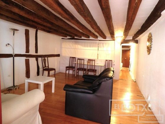 Foto 2 de Piso en alquiler en Casco Viejo de 1 habitación con muebles y balcón