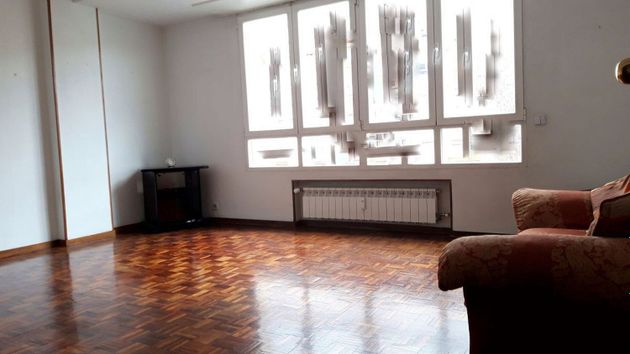 Foto 2 de Pis en venda a avenida Gasteiz de 4 habitacions amb terrassa i calefacció