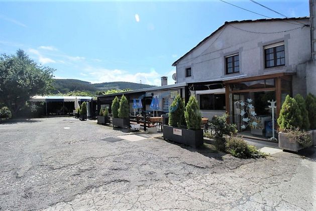 Foto 1 de Local en venda a Cesuras amb terrassa i calefacció