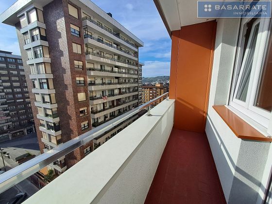 Foto 2 de Pis en venda a Santutxu de 4 habitacions amb terrassa i balcó