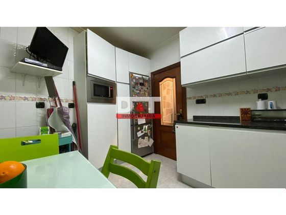 Foto 2 de Piso en venta en Santutxu de 2 habitaciones con terraza y ascensor