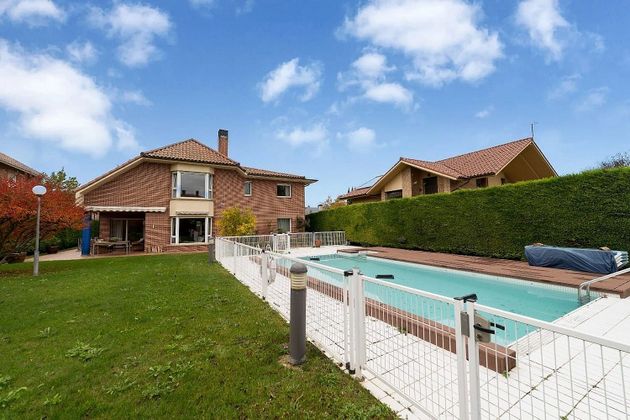 Foto 1 de Chalet en venta en Olaz de 6 habitaciones con terraza y piscina
