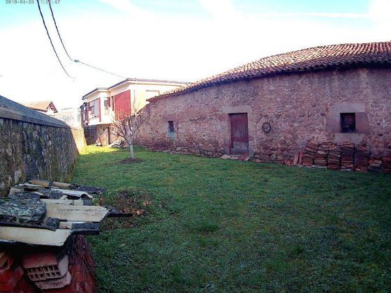Foto 2 de Venta de casa en calle Arenas de Iguña de 5 habitaciones con jardín y calefacción