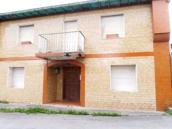 Foto 1 de Casa en venda a barrio San Julián de 4 habitacions amb garatge i jardí