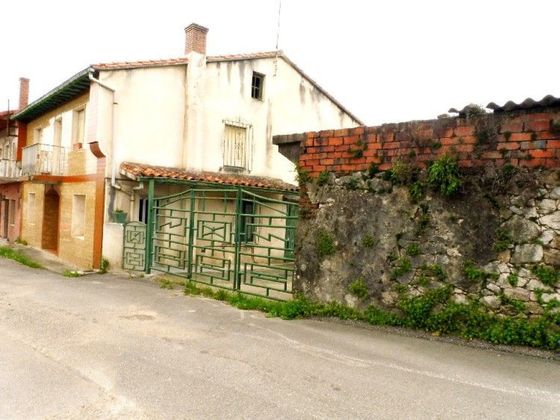 Foto 2 de Casa en venda a barrio San Julián de 4 habitacions amb garatge i jardí