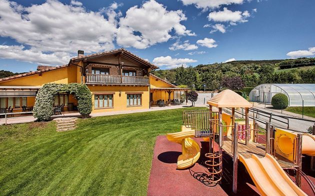 Foto 1 de Casa rural en venda a calle Camping El Roble Verde de 99 habitacions amb terrassa i piscina