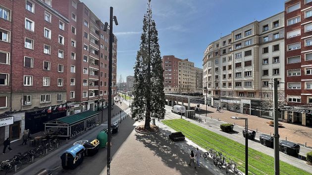 Foto 1 de Pis en venda a calle Sancho El Sabio de 4 habitacions amb terrassa i garatge