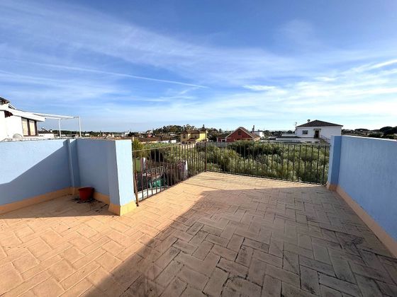 Foto 1 de Àtic en lloguer a calle Bahía de Marbella de 1 habitació amb terrassa i balcó