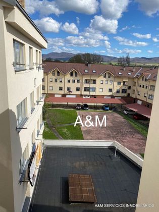Foto 1 de Venta de piso en Alegría-Dulantzi de 3 habitaciones con balcón y calefacción