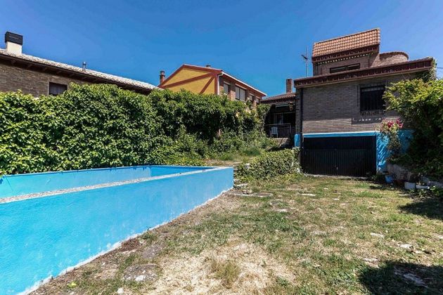 Foto 1 de Venta de chalet en calle Mairaga de 3 habitaciones con terraza y piscina