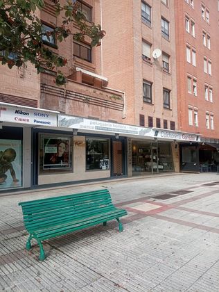 Foto 2 de Local en venda a calle Benjamín de Tudela amb aire acondicionat
