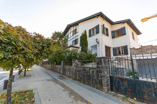 Foto 1 de Casa en venda a avenida De la Baja Navarra de 7 habitacions amb terrassa i jardí