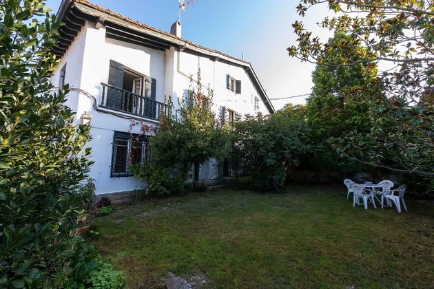 Foto 2 de Casa en venda a avenida De la Baja Navarra de 7 habitacions amb terrassa i jardí