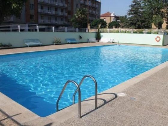 Foto 1 de Piso en venta en Haro de 2 habitaciones con terraza y piscina