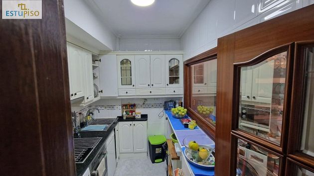 Foto 2 de Pis en venda a Zaramaga de 3 habitacions amb garatge i calefacció
