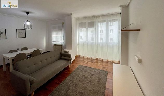 Foto 1 de Alquiler de piso en Judizmendi - Santa Lucía de 2 habitaciones con terraza y muebles