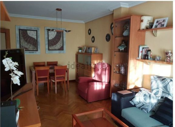 Foto 2 de Piso en venta en Zurguén de 3 habitaciones con garaje y balcón