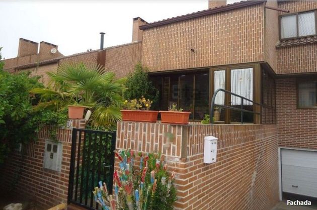 Foto 1 de Casa en venta en Villamayor de 4 habitaciones con terraza y piscina
