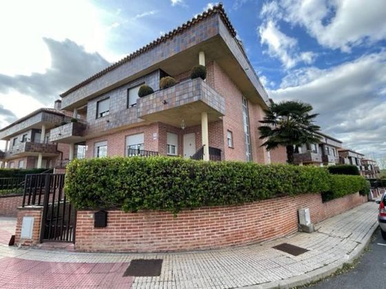 Foto 2 de Casa en venda a Villares de la Reina de 4 habitacions amb terrassa i piscina